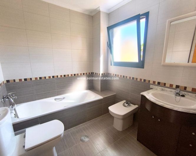Image No.12-3 Bed House for sale