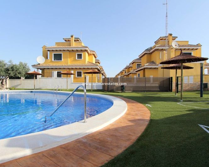 Image No.18-3 Bed House for sale