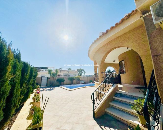 Image No.12-3 Bed Villa for sale