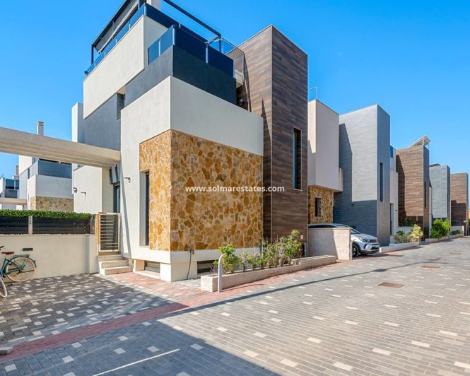 Image No.42-4 Bed Villa for sale