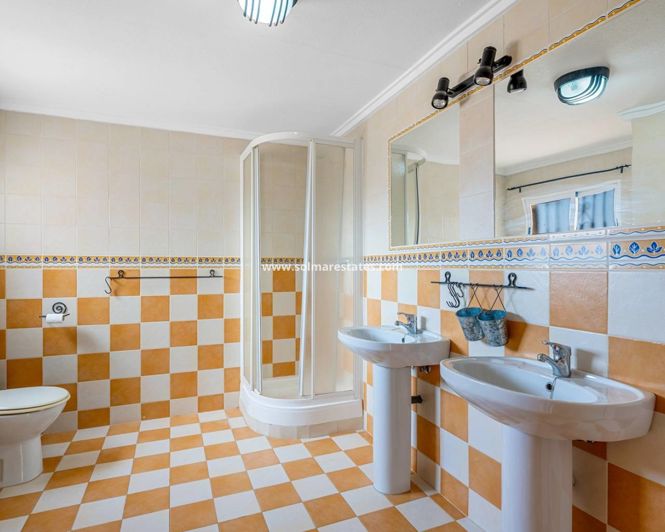 Image No.18-4 Bed Villa for sale