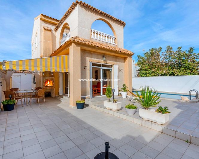 Image No.2-4 Bed Villa for sale