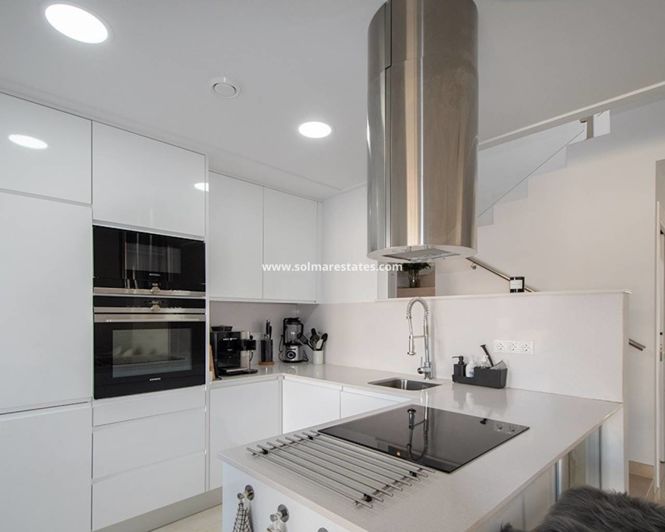 Image No.9-3 Bed House for sale