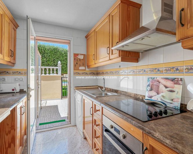 Image No.16-3 Bed House for sale