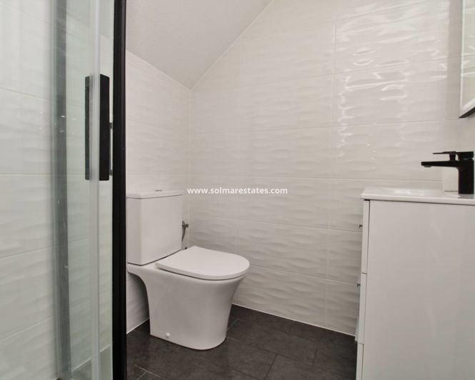 Image No.15-3 Bed House for sale