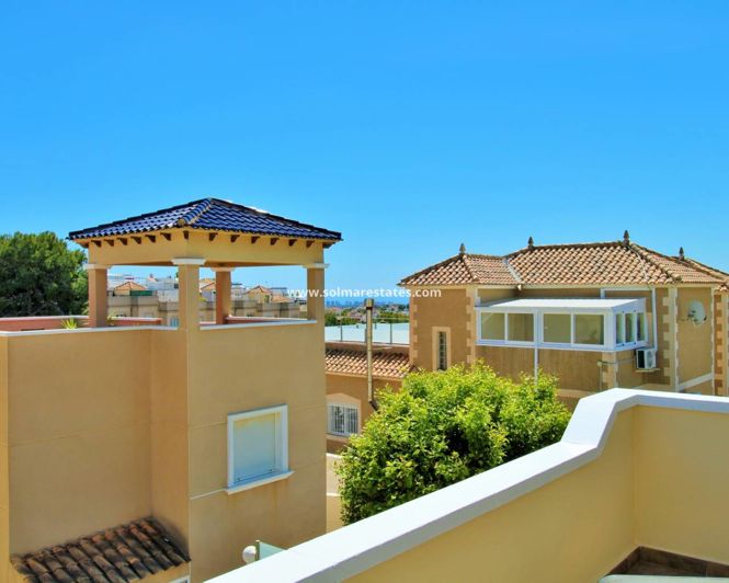 Image No.19-3 Bed House for sale