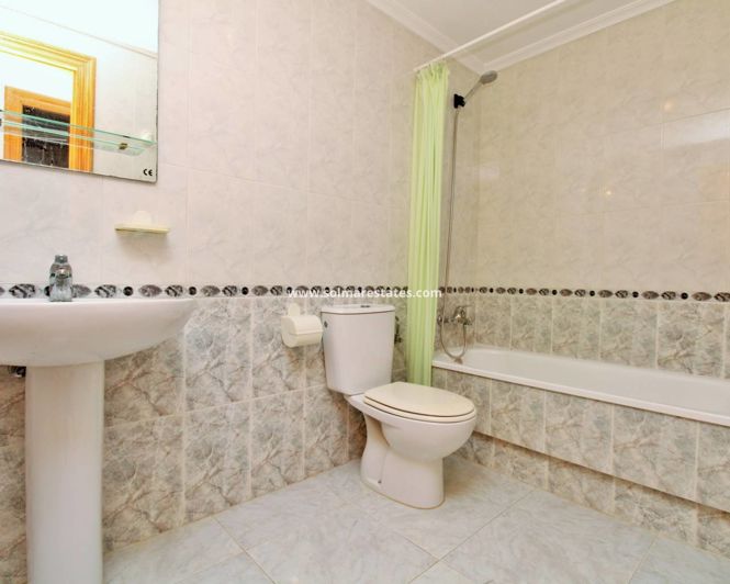 Image No.17-3 Bed Apartment for sale