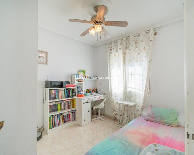 Image No.12-3 Bed House for sale