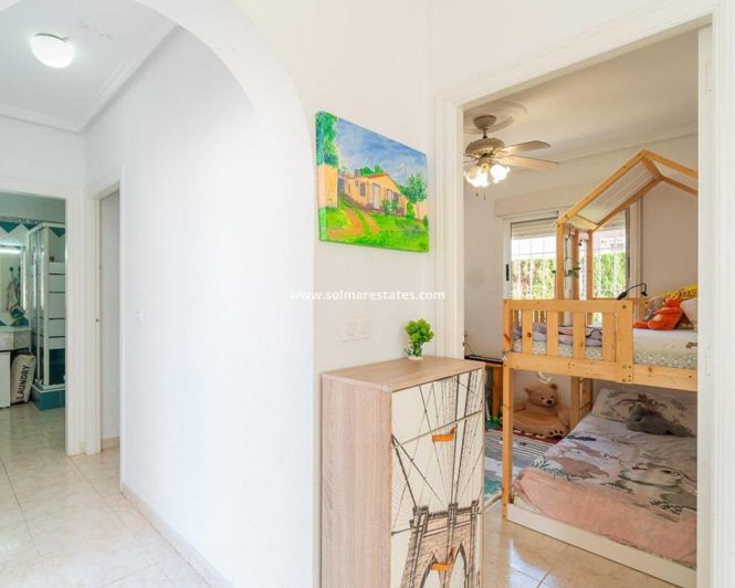 Image No.17-3 Bed House for sale