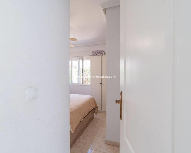 Image No.18-3 Bed House for sale