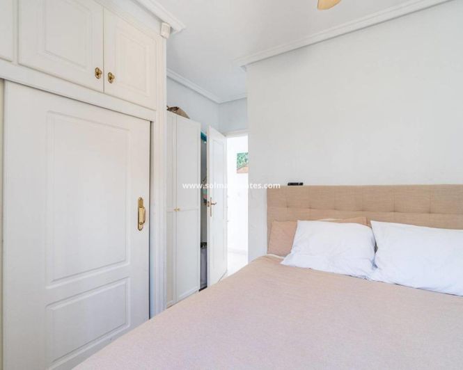 Image No.21-3 Bed House for sale