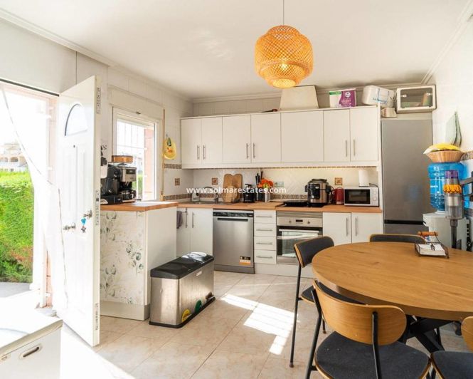 Image No.9-3 Bed House for sale