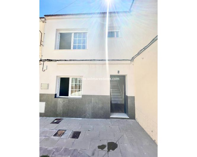 Image No.14-3 Bed Townhouse for sale