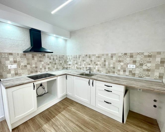 Image No.18-3 Bed Townhouse for sale