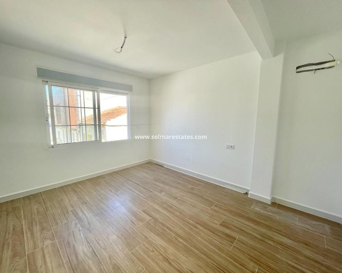 Image No.9-3 Bed Townhouse for sale