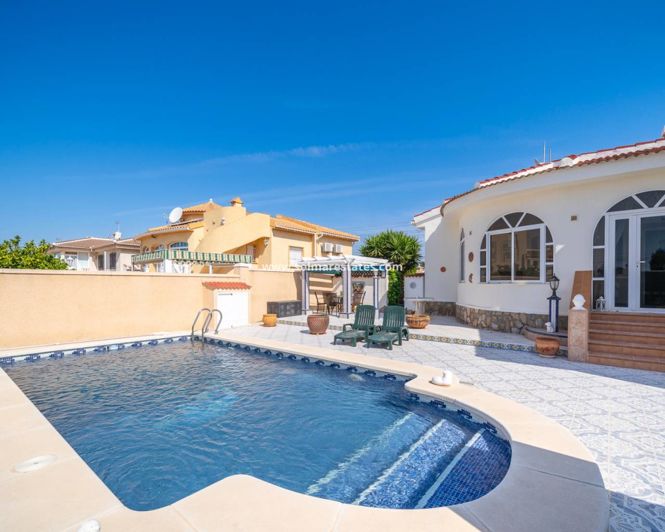 Image No.27-3 Bed Villa for sale