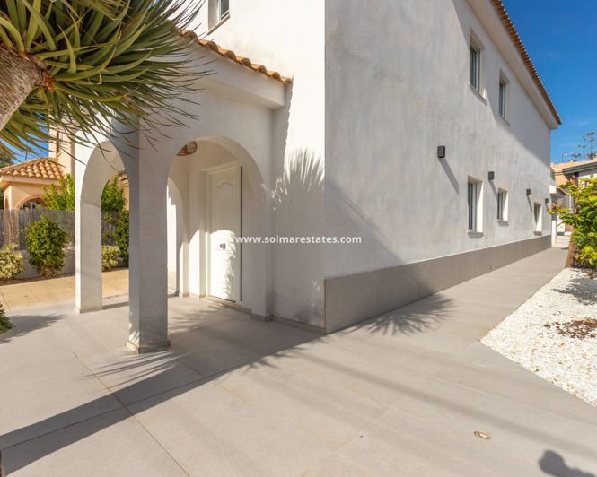 Image No.25-4 Bed Villa for sale