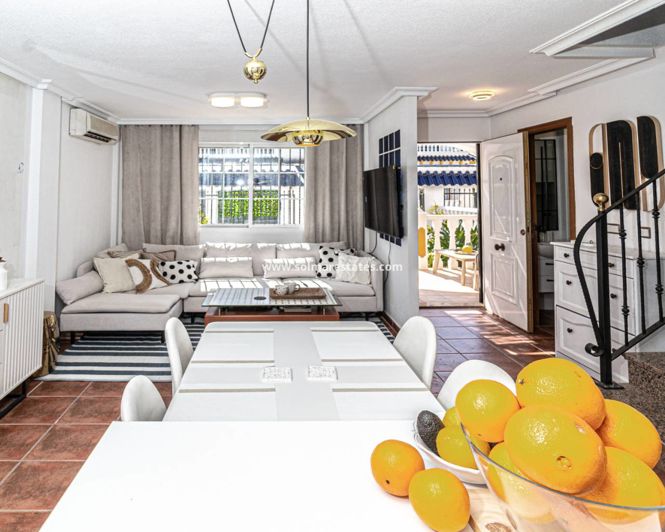 Image No.12-3 Bed Townhouse for sale