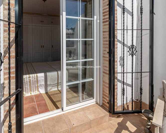 Image No.30-3 Bed Townhouse for sale