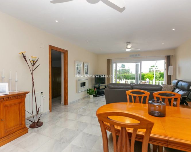 Image No.18-3 Bed House for sale