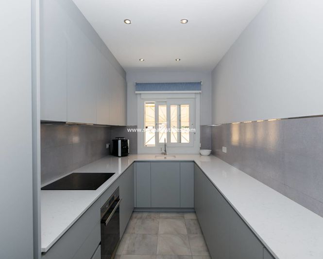 Image No.26-3 Bed House for sale