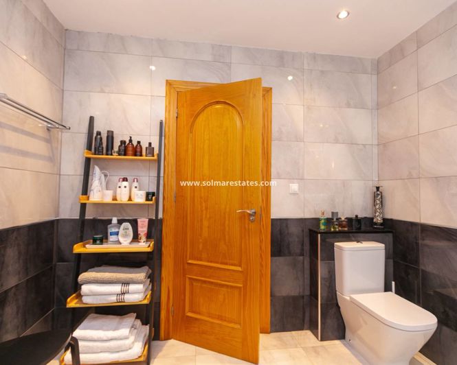 Image No.38-3 Bed House for sale