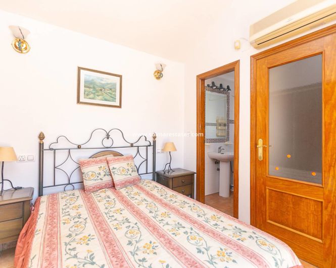 Image No.33-2 Bed Townhouse for sale