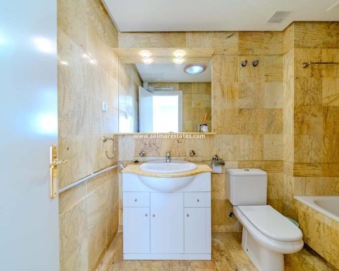 Image No.20-3 Bed Townhouse for sale