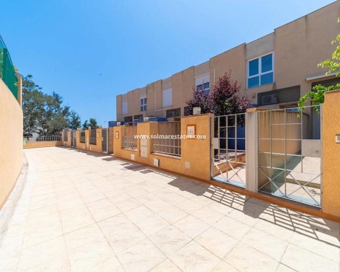 Image No.25-3 Bed Townhouse for sale