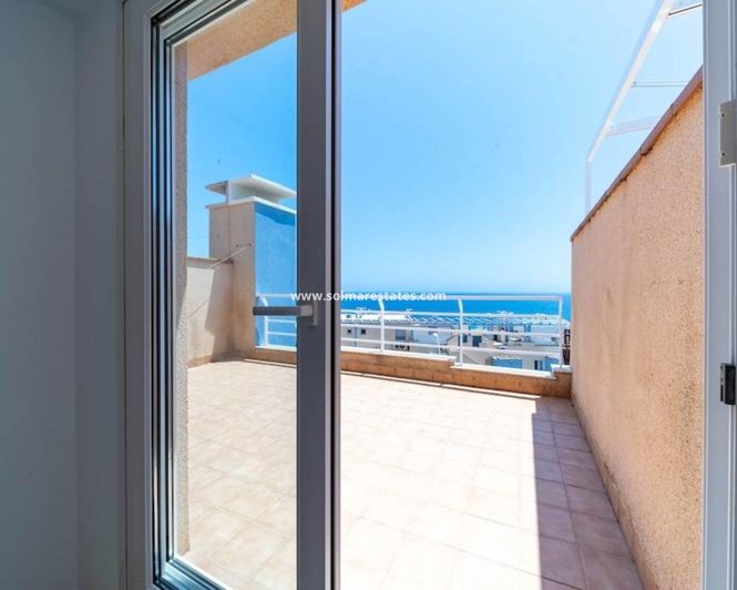 Image No.8-3 Bed Townhouse for sale