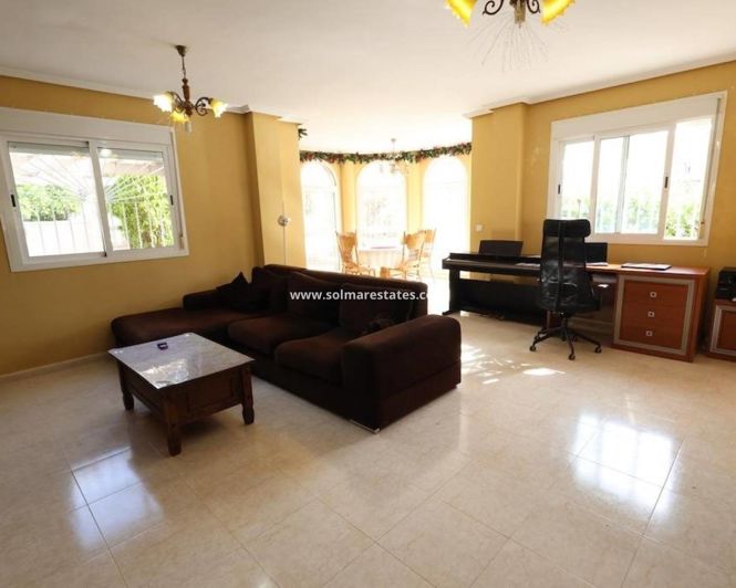 Image No.12-3 Bed House for sale