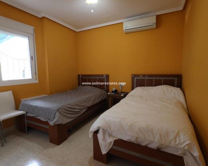 Image No.17-3 Bed House for sale