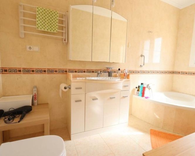 Image No.20-3 Bed House for sale