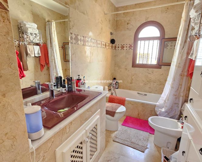 Image No.7-2 Bed Townhouse for sale