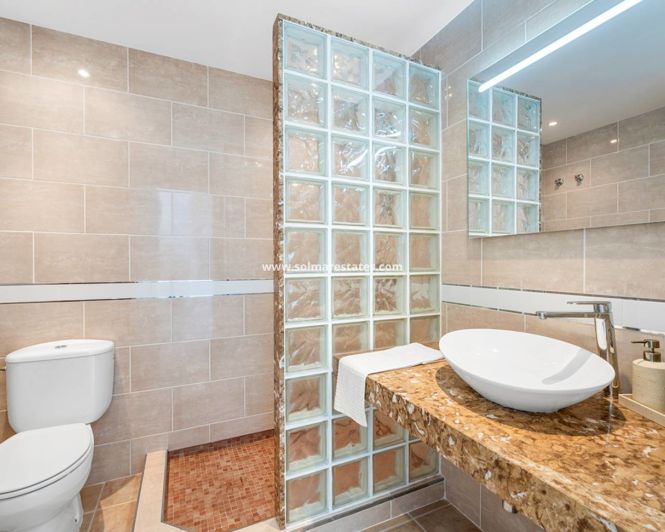 Image No.21-3 Bed House for sale