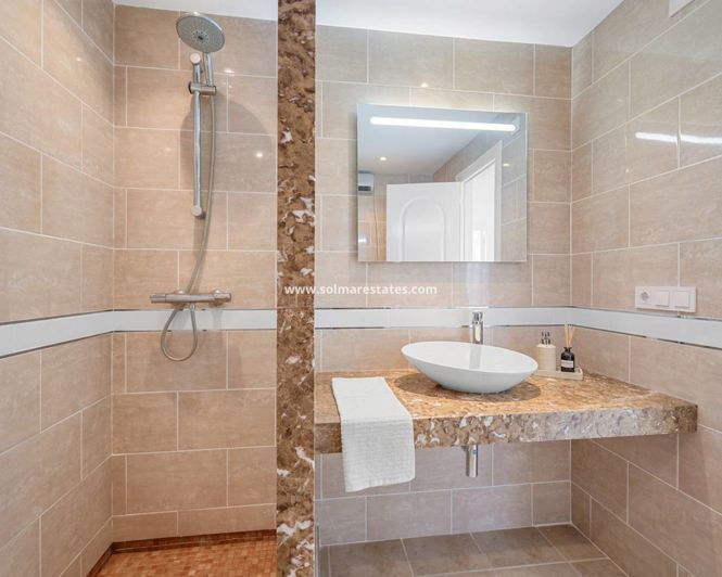 Image No.22-3 Bed House for sale