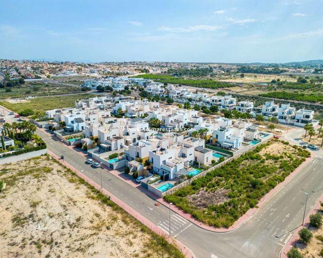 Image No.41-3 Bed Villa for sale