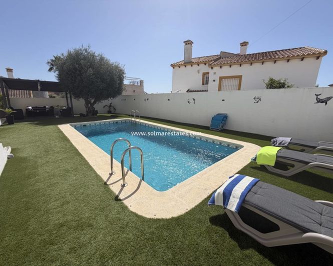 Image No.3-Villa de 3 chambres à vendre à Villamartin
