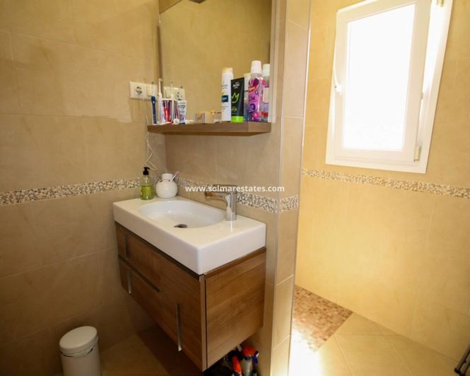 Image No.19-3 Bed Townhouse for sale