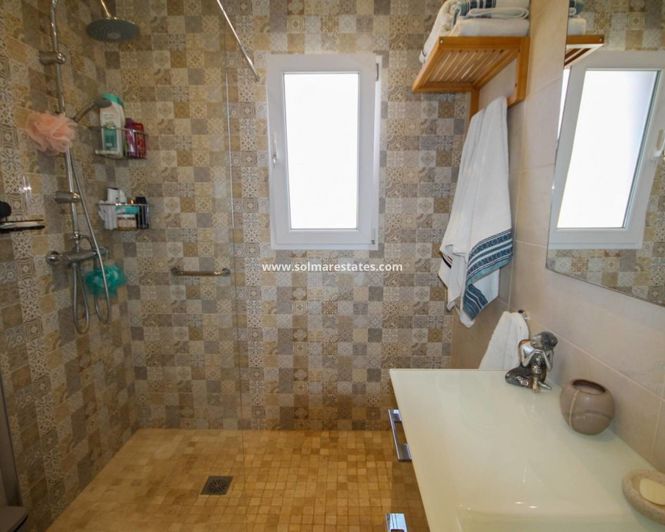 Image No.9-3 Bed House for sale