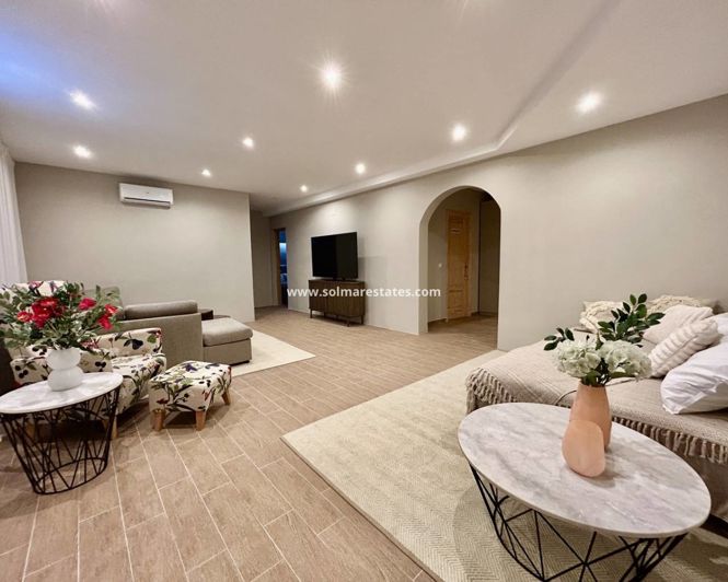 Image No.2-5 Bed Villa for sale