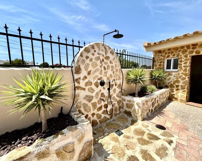 Image No.45-5 Bed Villa for sale