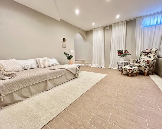 Image No.5-5 Bed Villa for sale