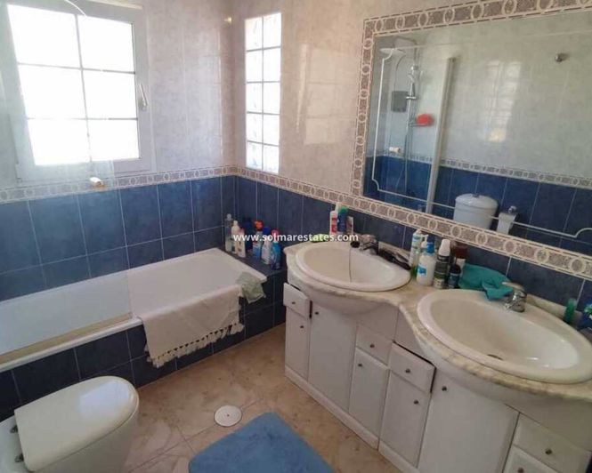 Image No.9-3 Bed House for sale