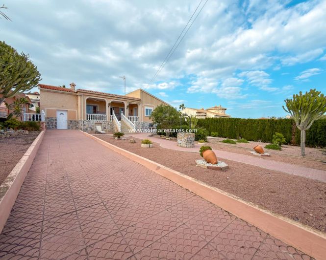 Image No.41-3 Bed Villa for sale