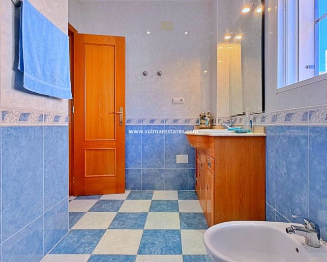 Image No.37-4 Bed Villa for sale