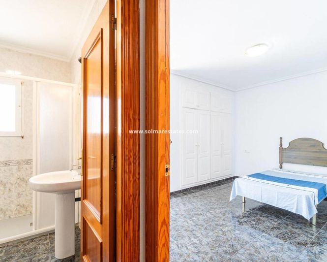 Image No.16-3 Bed House for sale