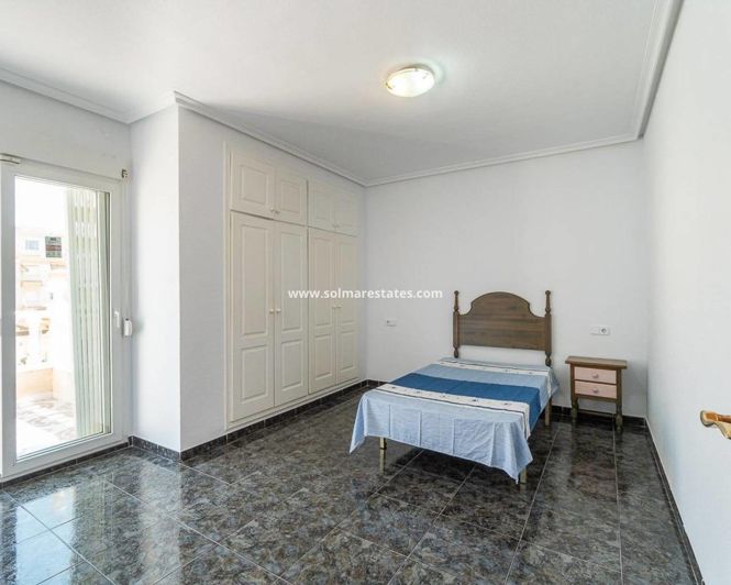 Image No.17-3 Bed House for sale