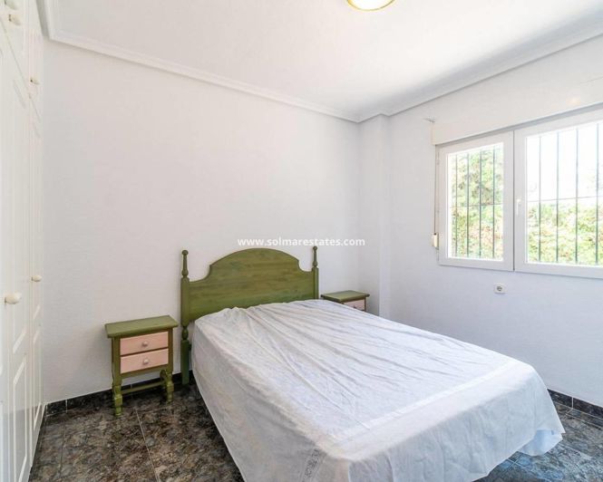 Image No.18-3 Bed House for sale