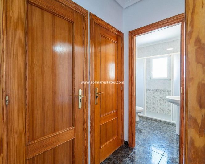 Image No.19-3 Bed House for sale